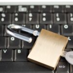 Kłódka na klawiaturze