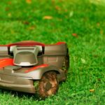 Robota kosiarka Automatyczna kosiarka w działaniu